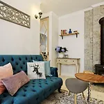 Silent Center Boutique Apt. +free Parking Apartman