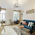 Silent Center Boutique Apt. +free Parking *